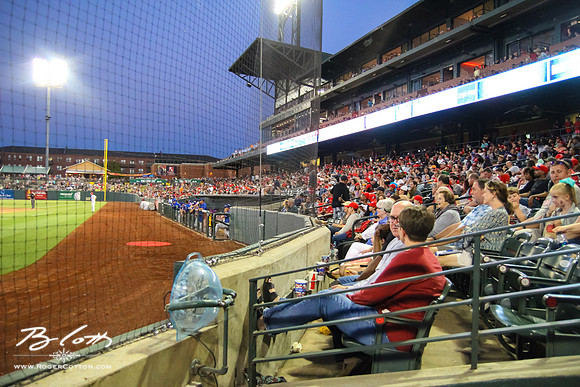 Redbirds-04-23-050