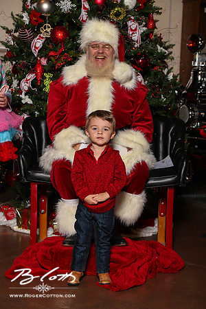 FMOMSanta21-8480