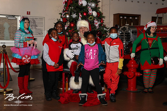 FMOMSanta21-8467