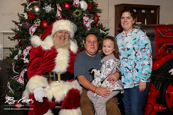 FMOMSanta21-8536