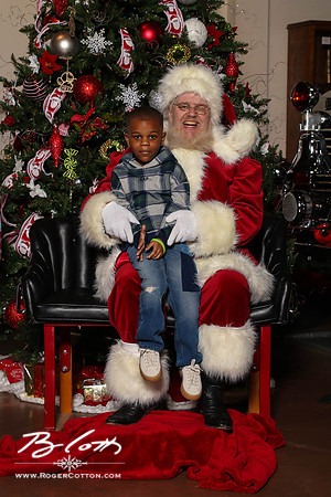FMOMSanta21-8439